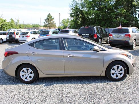 Used 2016 Hyundai Elantra SE FWD image 6