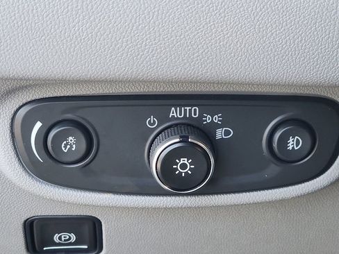 Used 2023 GMC Terrain SLT image 26