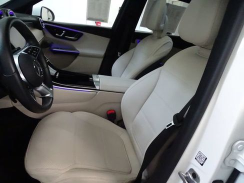 Used 2023 Mercedes-Benz GLC 300 4MATIC image 2