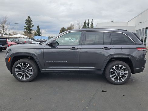 Used 2023 Jeep Grand Cherokee Overland image 3