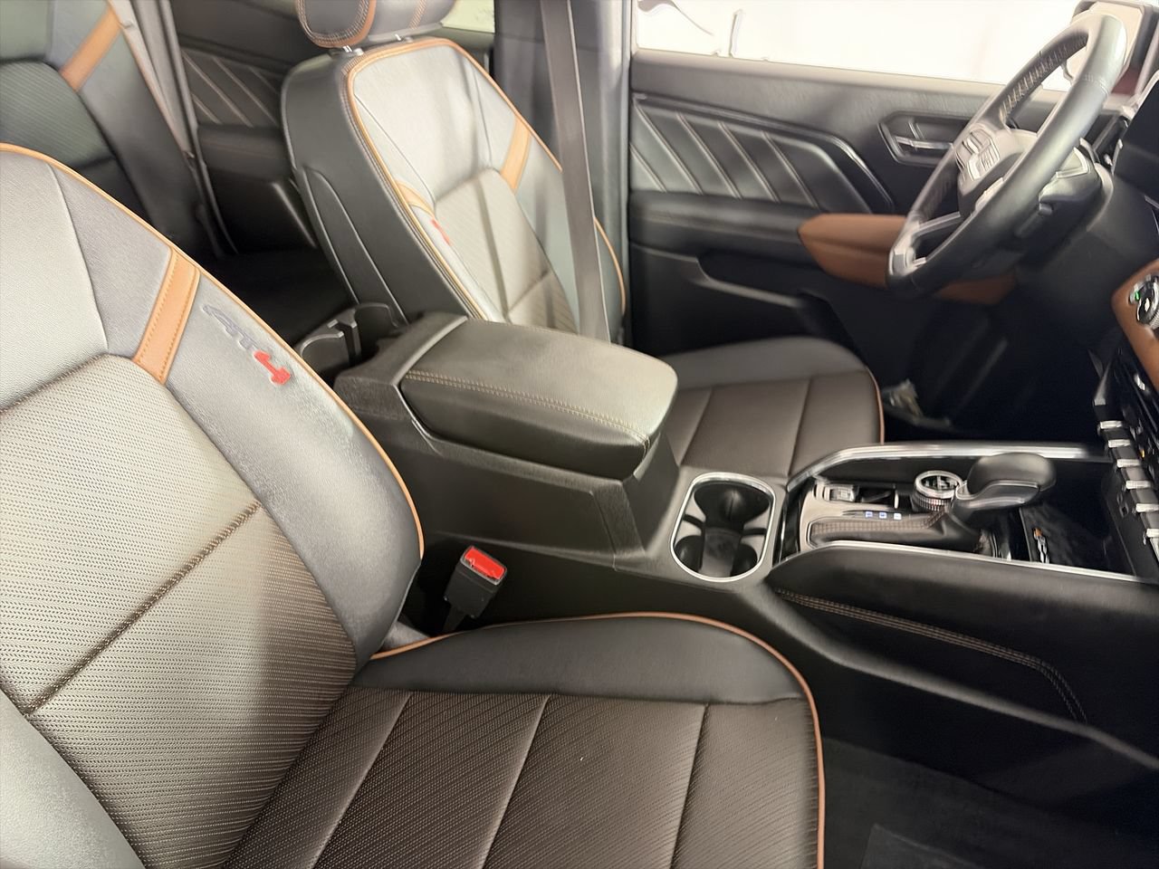 Used 2024 GMC Canyon AT4 w/ AT4 Premium Package AWD/4WD image 25