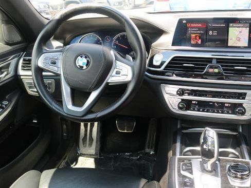 Used 2019 BMW 750i xDrive AWD/4WD image 28