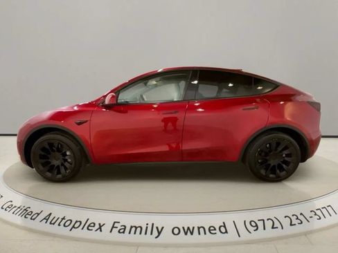 Used 2024 Tesla Model Y 2WD image 2
