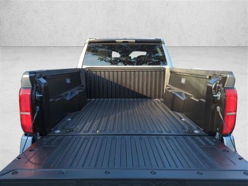 Certified 2025 Toyota Tacoma SR5 AWD/4WD image 25