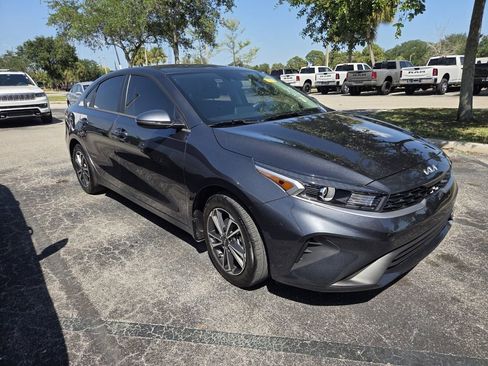 Used 2024 Kia Forte LXS w/ LXS Technology Package FWD image 2