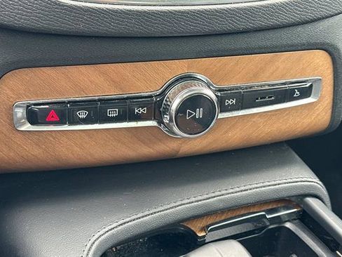 Certified 2023 Volvo XC90 T8 Plus image 24