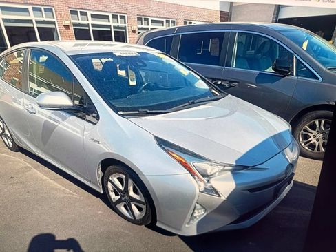 Used 2016 Toyota Prius Three Touring FWD image 4