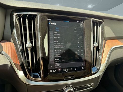 Certified 2025 Volvo V60 B5 Cross Country Plus image 31