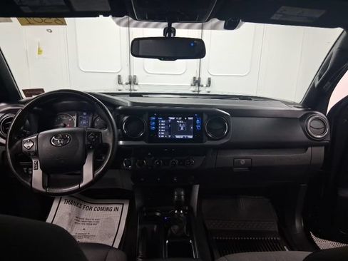 Used 2017 Toyota Tacoma TRD Off-Road w/ Tow Package (A/T) AWD/4WD image 28
