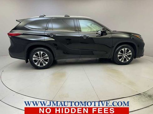 Used 2021 Toyota Highlander XLE image 6