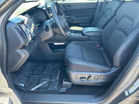 Used 2025 Nissan Pathfinder SV FWD image 13