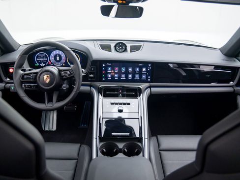 New 2025 Porsche Panamera 4 image 11