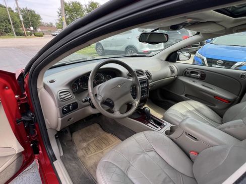 Used 2004 Chrysler Concorde LXi image 11