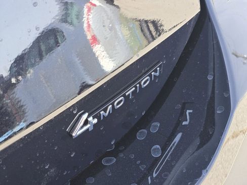 New 2026 Volkswagen Tiguan SE image 9