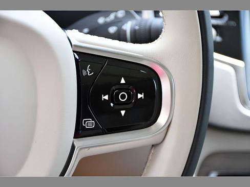 Certified 2024 Volvo XC90 B6 Ultimate w/ Protection Package Premier AWD/4WD image 37