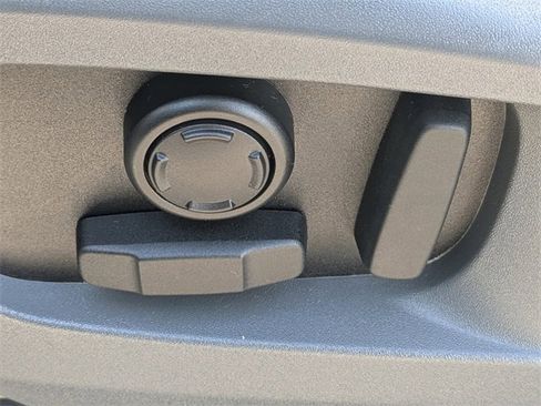 Used 2023 Land Rover Defender 110 SE image 16