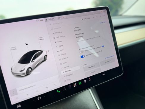 Used 2018 Tesla Model 3 Long Range RWD image 39