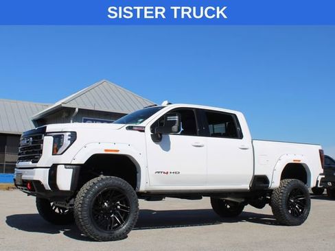 Used 2025 GMC Sierra 2500 AT4 w/ AT4 Premium Plus Package AWD/4WD image 5