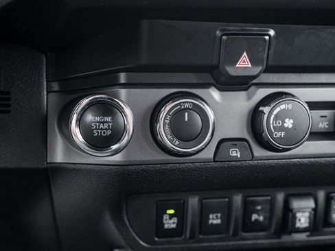 Used 2019 Toyota Tacoma TRD Off-Road image 30