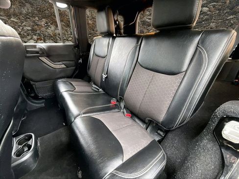Used 2016 Jeep Wrangler Unlimited Sport image 21