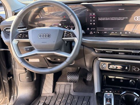 Used 2025 Audi Q5 Premium w/ Convenience Package image 19