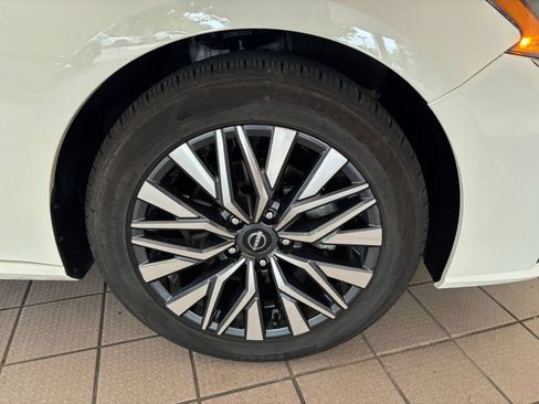 Used 2025 Nissan Altima 2.5 SV FWD image 30