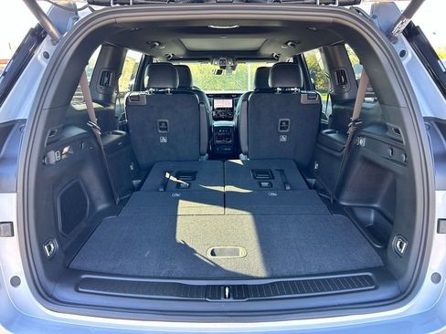 New 2025 Jeep Grand Cherokee L Limited w/ Black Appearance Package AWD/4WD image 6