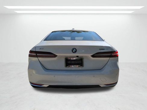 New 2026 BMW i5 eDrive40 image 5
