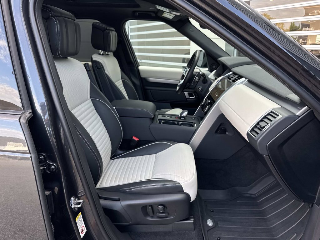 Certified 2024 Land Rover Discovery Dynamic SE AWD/4WD image 10