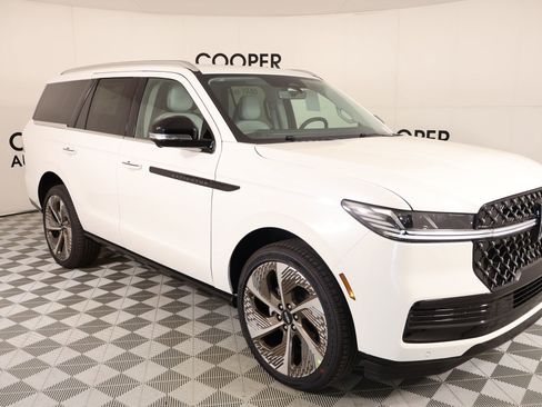 New 2026 Lincoln Navigator Black Label AWD/4WD image 1