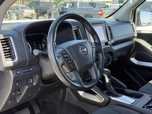 Used 2024 Nissan Frontier SV w/ SV Convenience Package image 18