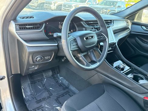 Used 2025 Jeep Grand Cherokee L Laredo w/ Trailer Tow Package AWD/4WD image 10