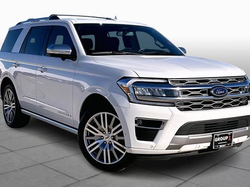 Used 2024 Ford Expedition Platinum image 3