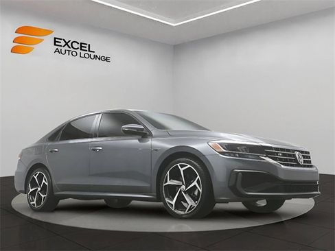 Used 2021 Volkswagen Passat 2.0T R-Line image 39