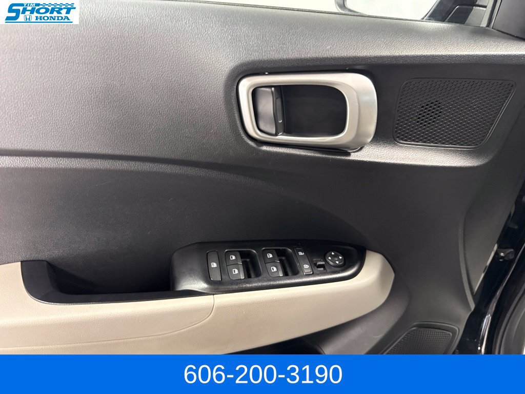 Used 2022 Hyundai Venue SEL FWD image 23