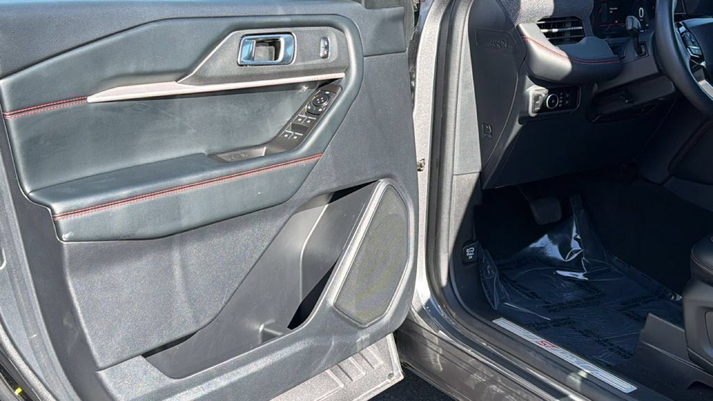 Used 2025 Ford Explorer ST-Line AWD/4WD image 23