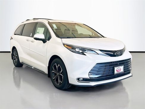 New 2026 Toyota Sienna Platinum image 3