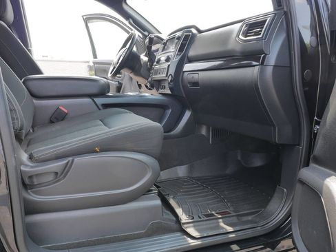 Used 2019 Nissan Titan SV w/ SV Convenience Package AWD/4WD image 11