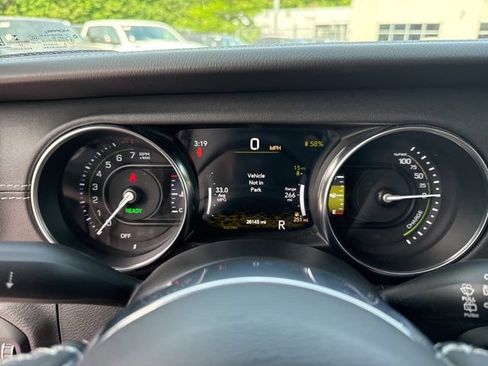 Used 2023 Jeep Wrangler Unlimited Sahara w/ Cold Weather Group AWD/4WD image 9