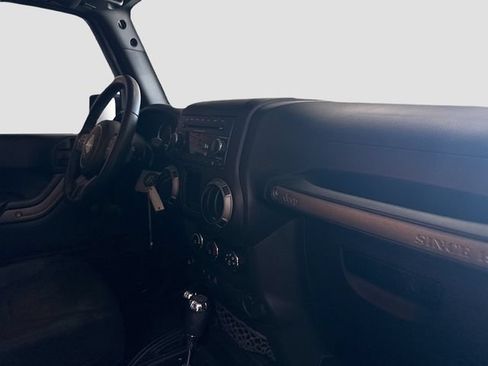 Used 2018 Jeep Wrangler Unlimited Sport w/ Connectivity Group AWD/4WD image 23