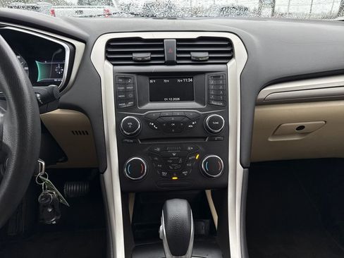 Used 2015 Ford Fusion SE image 24