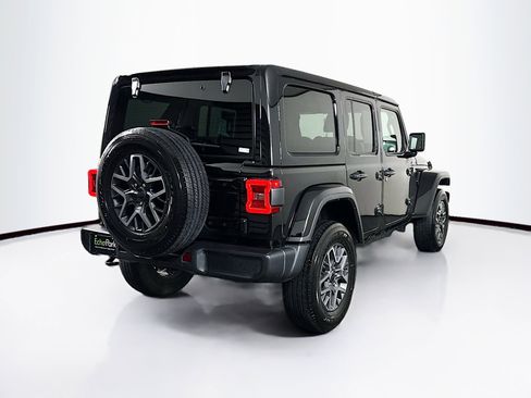 Used 2025 Jeep Wrangler Unlimited Sahara AWD/4WD image 9