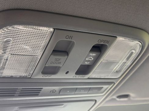 Used 2015 Honda Pilot Touring image 23