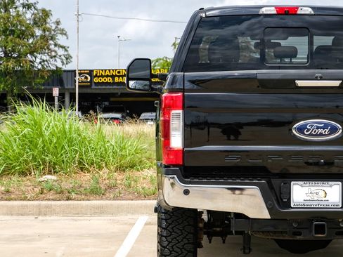 Used 2019 Ford F250 Lariat w/ Lariat Value Package AWD/4WD image 38