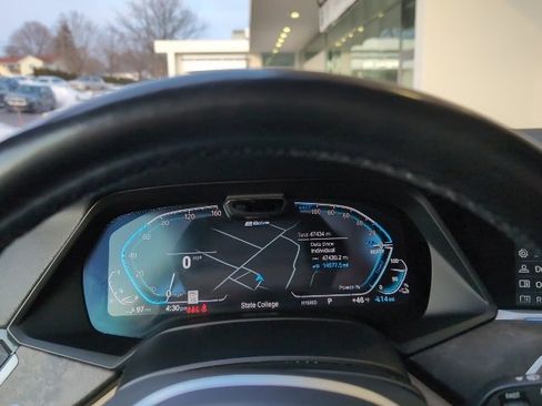 Used 2022 BMW X5 xDrive45e w/ M Sport Package image 11