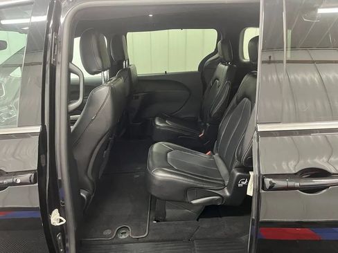 Used 2025 Chrysler Pacifica Select FWD image 20
