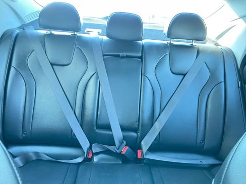 Used 2025 Hyundai Elantra Limited image 39