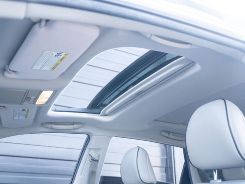 Used 2015 Toyota Venza Limited image 19