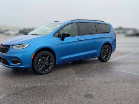 New 2026 Chrysler Pacifica Select image 1