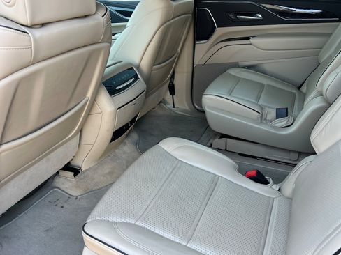 Used 2023 Cadillac Escalade Premium Luxury w/ Performance Package image 14